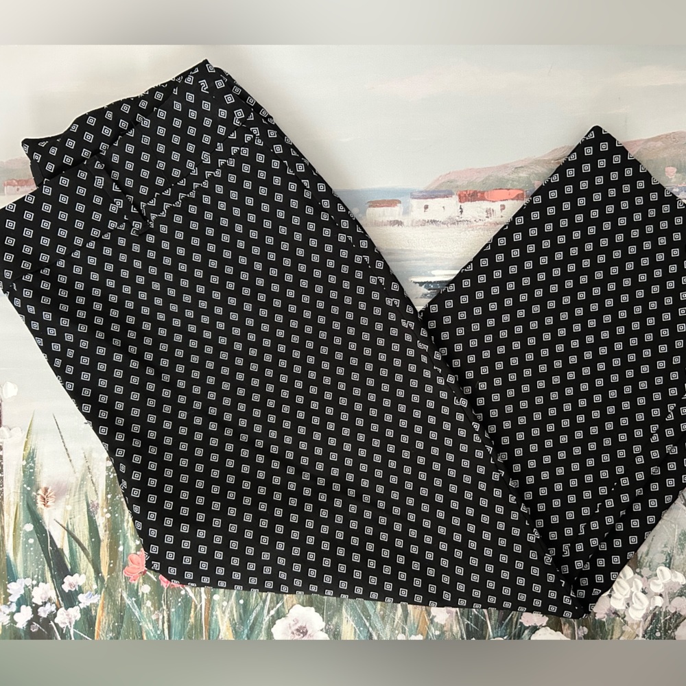 Reitmans Black & White Diamond Print Capris